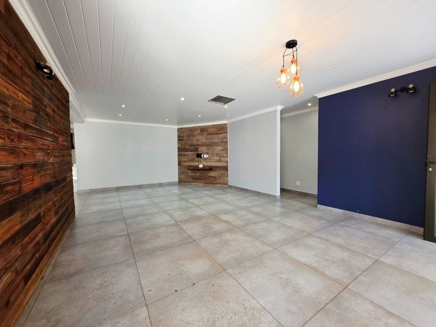 5 Bedroom Property for Sale in Langenhovenpark Free State